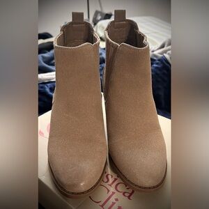 Last chance!🌟Taupe Suede Booties